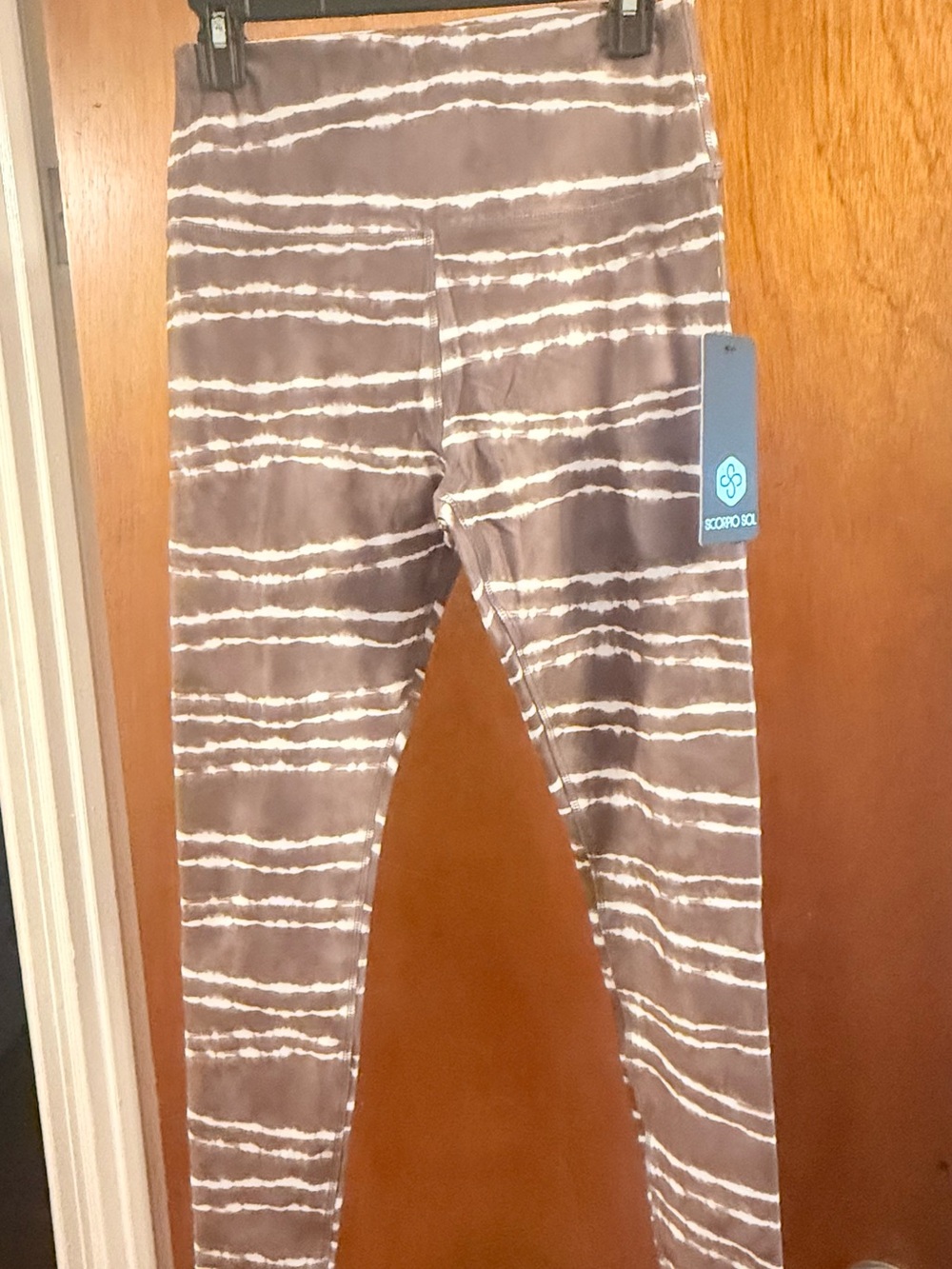 Scorpio Sol Taupe & White soft, high waisted Leggings